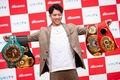 横浜市内で行われた会見でポーズをとるボクシングの井上尚弥（2023年1月13日撮影）。(c)Yuichi YAMAZAKI / AFP