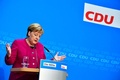 ドイツの首都ベルリンのキリスト教民主同盟本部で記者会見するアンゲラ・メルケル首相（2018年10月29日撮影）。(c)Tobias SCHWARZ / AFP
