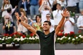 テニス、マドリード・オープン、男子シングルス準決勝。勝利を喜ぶカルロス・アルカラス（2022年5月7日撮影）。(c)Pierre-Philippe MARCOU / AFP