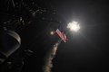 米駆逐艦ポーターが地中海からミサイル攻撃を実施する様子。米海軍提供（2017年4月7日撮影・公開）。(c)AFP/US NAVY/Mass Communication Specialist 3rd Class Ford Williams