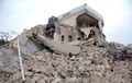 シリア北部アレッポ（Aleppo）で、政府軍の拠点として利用され、反体制派によって爆破されたホテル（2014年5月8日撮影）。(c)AFP