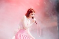 「コーチェラ・バレー・ミュージック＆アートフェスティバル」に出演した「ザ・リグレッツ」のリディア・ナイト。米カリフォルニア州インディオで（2022年4月15日撮影）。(c)Rich Fury/Getty Images for Coachella/AFP