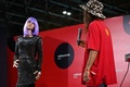 ベン・ゲーツェル氏とAIロボットの「デズデモーナ」。ブラジル・リオデジャネイロで開催された「ウェブサミット2023」で（2023年5月3日撮影）。(c)MAURO PIMENTEL / AFP