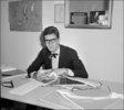パリで取材に応じるらイヴ・サンローラン（Yves Saint Laurent）氏（1961年9月22日撮影）。(c)AFP