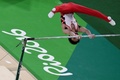 リオデジャネイロ五輪、体操男子予選。鉄棒の演技に臨む内村航平（2016年8月6日撮影）。(c)AFP/Antonin THUILLIER