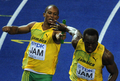 第12回世界陸上ベルリン大会（%%12th IAAF World Championships in Athletics Berlin%%）男子4×100メートルリレー決勝。ジャマイカが37秒31の大会新記録で優勝した。37秒62でトリニダード・トバゴが2位に、38秒02で英国が3位に入った。日本は38秒30で4位に入り、惜しくもメダル獲得を逃した。

　ウサイン・ボルト（%%Usain Bolt%%）は、第3走者としてジャマイカの金メダル獲得に貢献し、%%北京五輪%%に続き世界選手権でも短距離（100メートル、200メートル、4×100メートルリレー）3冠に輝いた。写真はマイケル・フレイター（%%Michael Frater%%）からバトンを受け取るウサイン・ボルト（右）。（2009年8月22日撮影）(c)AFP/JOHN MACDOUGALL