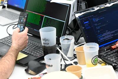 女性がデートした男性を評価するアプリにサイバー攻撃