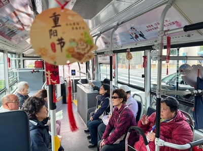 重陽節を迎える中国 全国の都市公共バス停3万5000カ所以上で高齢者向け改修作業完成