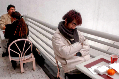 謎の日本人旅行者、空港に住み込み人気者に　メキシコ