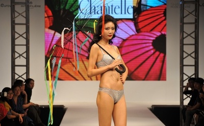 上海ファッションウィーク開催、下着・水着の見本市も