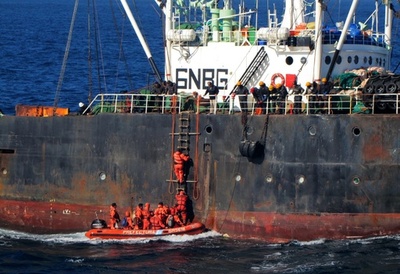 韓国船籍の漁船が違法操業、沿岸警備隊が拿捕 アルゼンチン