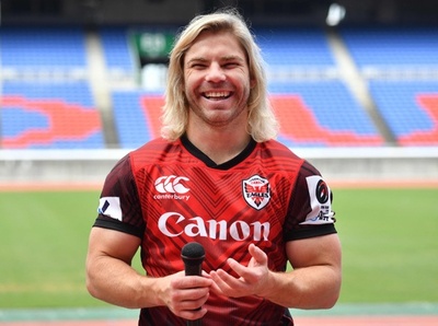 デクラークが横浜入団会見 南ア代表同僚を「いら立たせる」と意欲