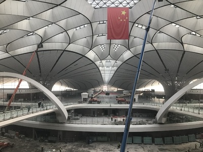 6月末の開港に向けて建設進む 北京大興国際空港ターミナルを報道機関に公開