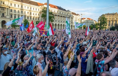 中国大学建設に「ノー！」 1万人が抗議 ハンガリー