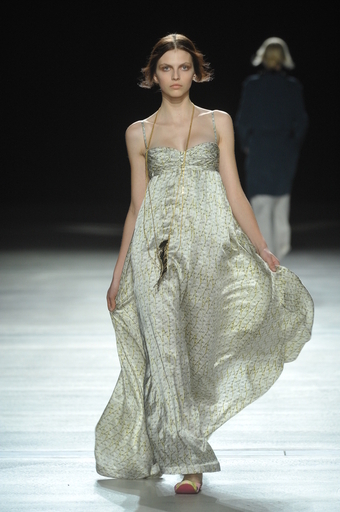 ＜11年春夏東京コレクション＞ドレスキャンプ、新作を発表