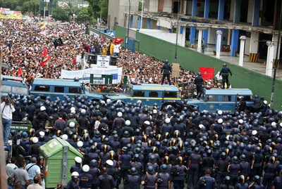 ベネズエラ国会が憲法改正案を可決、国民投票へ