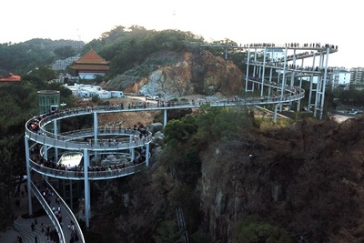 「空中散歩」に市民ら夢中、中国・アモイに全長23キロの遊歩道が登場