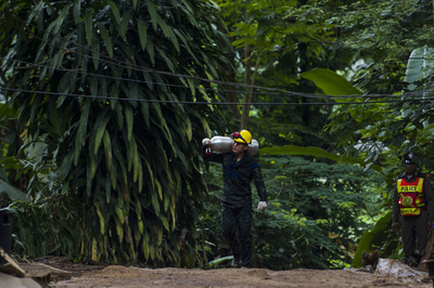 不明少年の捜索中に救助ダイバー6人水死、マレーシア