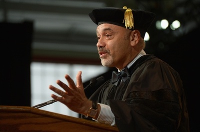 NYファッション工科大学卒業式にクリスチャン・ルブタン、ボビイ・ブラウンら出席