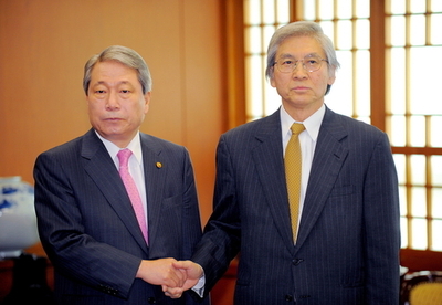 竹島記述方針で韓国外相、日本大使に抗議