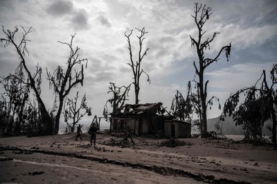スメル山噴火で破壊された採砂の村 インドネシア