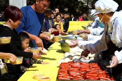 国慶節の観光客に1元（17円）ランチ提供 河南・老君山