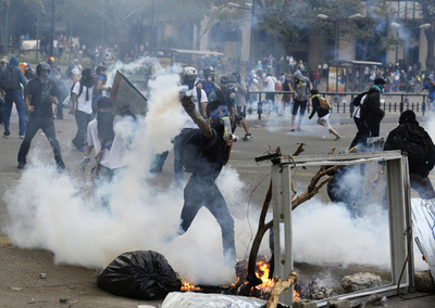 反政府デモ続くベネズエラ、大統領が南米各国に会合呼び掛け