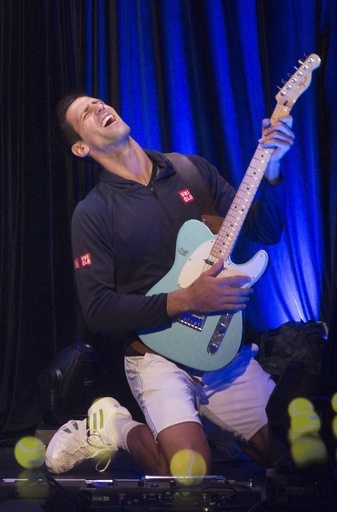 全豪オープン出場中のジョコビッチがギターセッション？