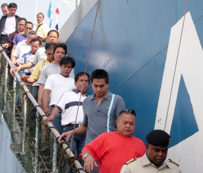 フィリピン人人質24人、無事解放 - ナイジェリア