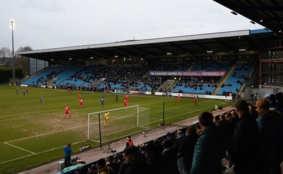 サッカー英5部の試合開催が波紋 欧州で新型コロナ広がる中