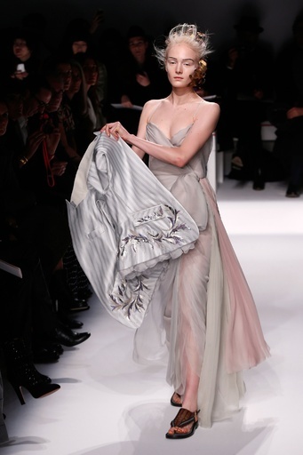 ＜14年春夏パリ・オートクチュール＞スキャパレリ