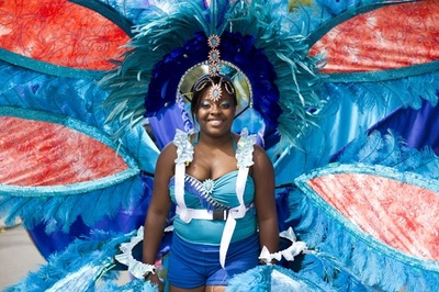 毎年恒例、ノッティングヒル・カーニバル始まる 英国