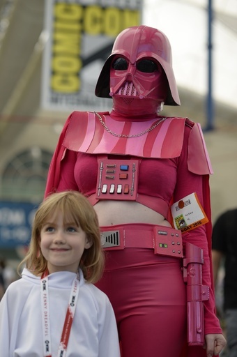 「コミコン」にコスプレイヤー続々、米サンディエゴ