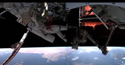 中国初 宇宙飛行エンジニアが船外活動