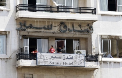 国内避難民あふれるシリア・ダマスカスのホテル