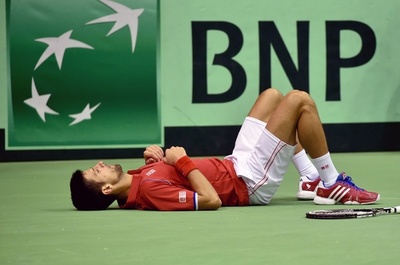 セルビアがデ杯8強入り、ジョコビッチ5時間の熱闘制す