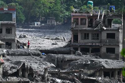 ネパール・中国土石流発生から1週間、死者1000人超 不明者の捜索難航
