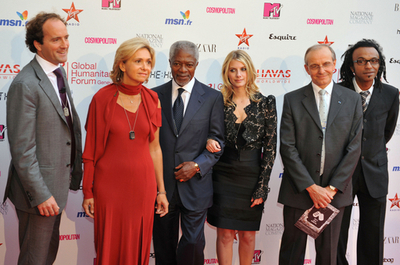 歌で「気候変動」対策を訴え、アナン前国連事務総長とセレブら