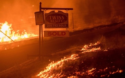 米カリフォルニアで山火事の被害広がる、発端は落雷
