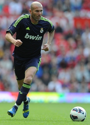 レアル会長、ジダン氏の監督就任は「まだ早い」