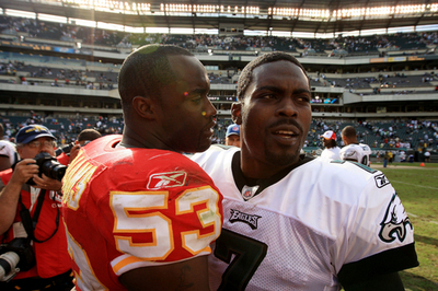 イーグルス チーフスに快勝、ヴィックが3年ぶりの復帰