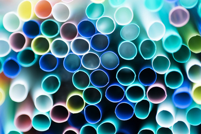 使い捨てプラ、欧州全域で禁止へ EU議会が法案可決 