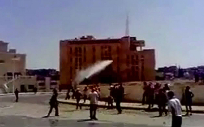 シリアで警官120人殺害、国営テレビ