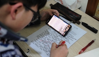 中国でネット利用の低年齢化止まらず、子どもの4割近くが小学校入学前から