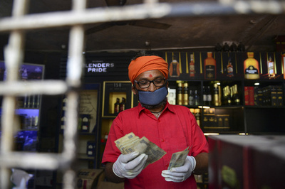 有毒な酒飲んで25人死亡、インド