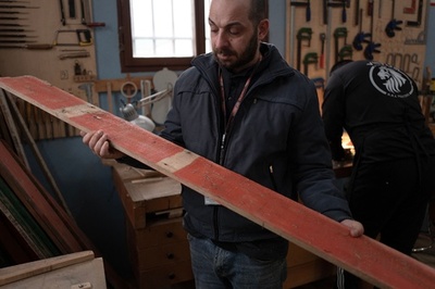 地中海渡る移民のボートが弦楽器に 伊スカラ座で「海のオーケストラ」