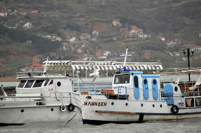 マケドニアの湖で観光客乗せた船が沈没、15人死亡