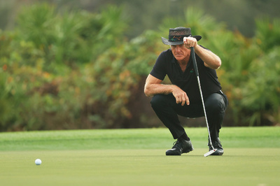 コロナ症状のノーマン氏が退院、自主隔離へ