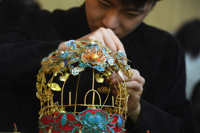 宮廷ドラマで人気再燃 中国伝統の「花絲鑲嵌」