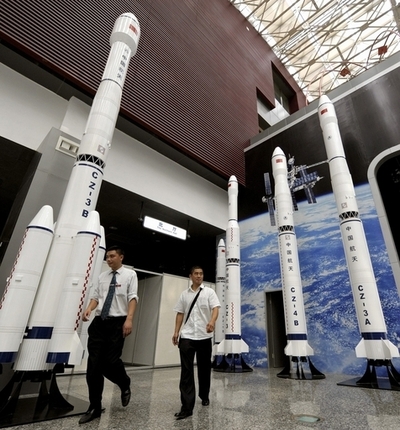 中国初の火星探査機、10月に打ち上げへ